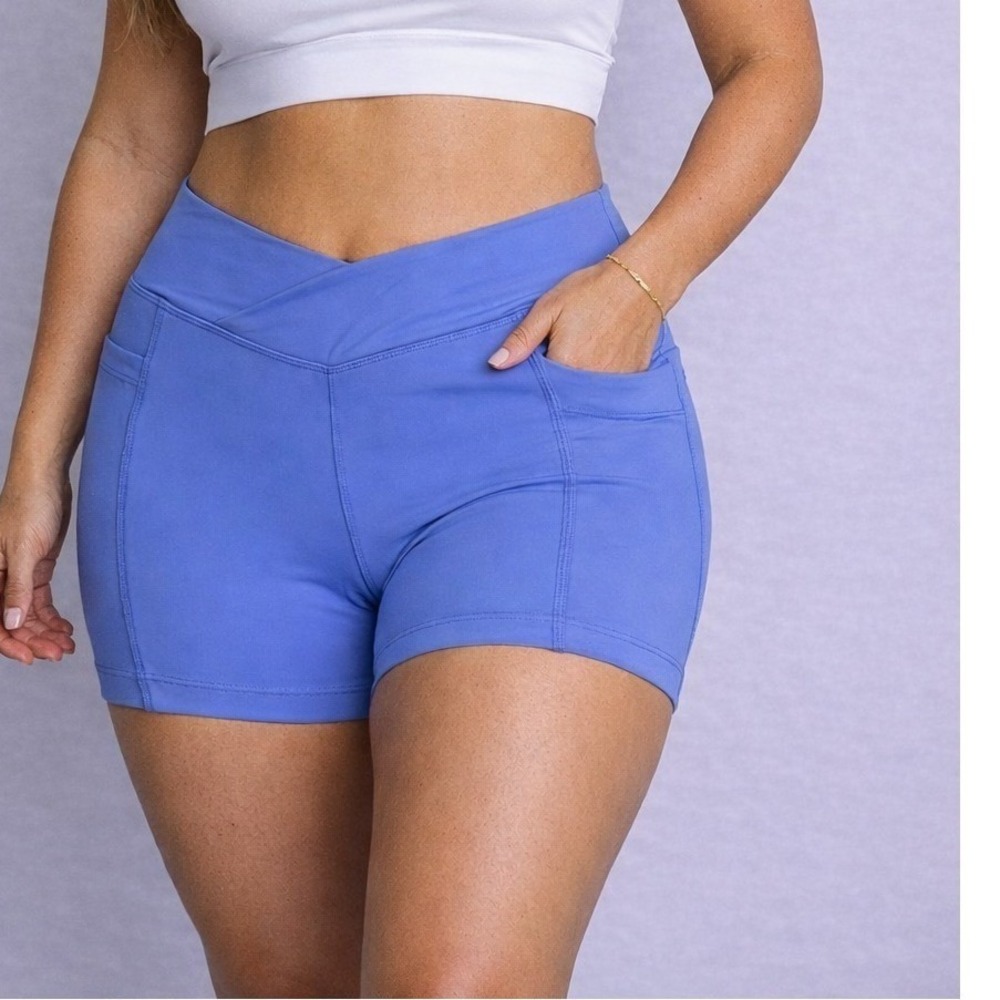BLOGILATES Women's 1X Cool Blue Crisscross Scrunch Bike Short